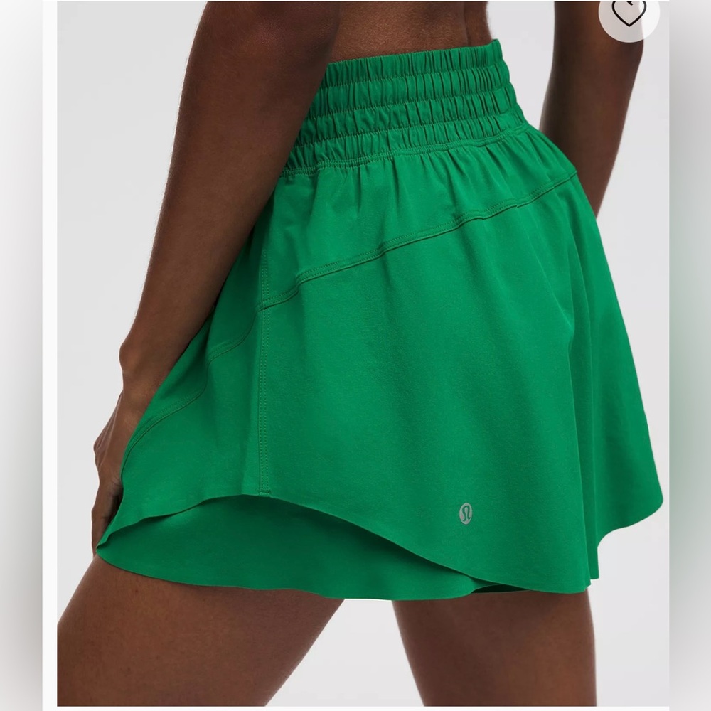 Shake it out high rise run short 2.5 in size small, color Raceway green.